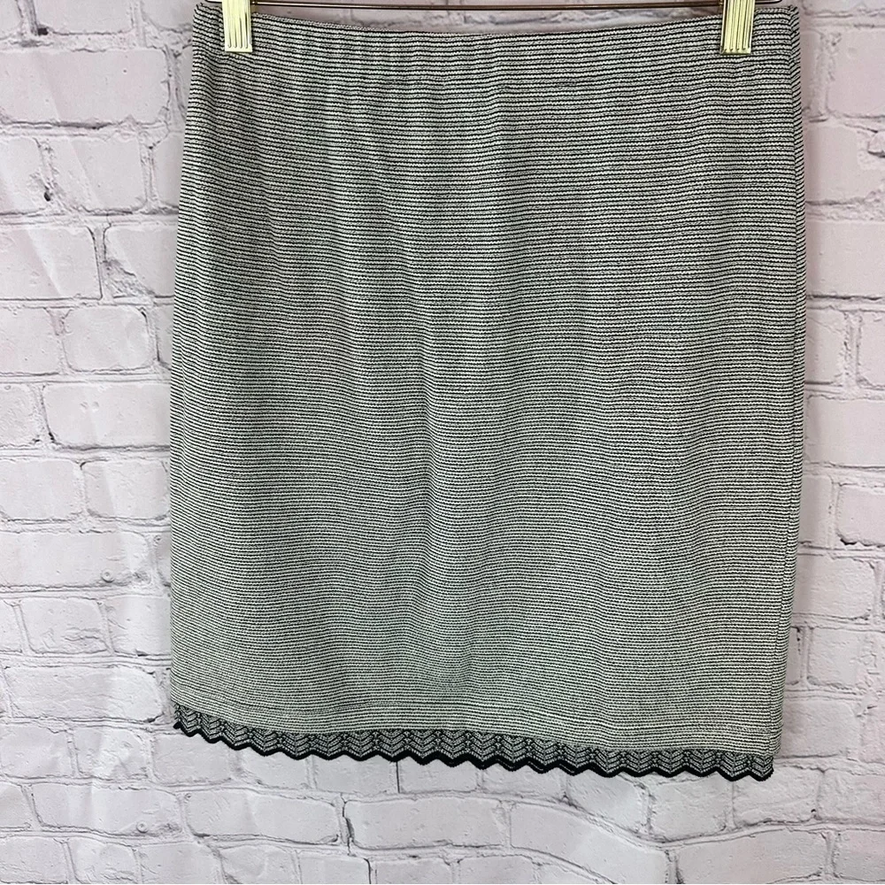 St. John Collection by marie gray Black white textured knit Pencil Skirt sz 4